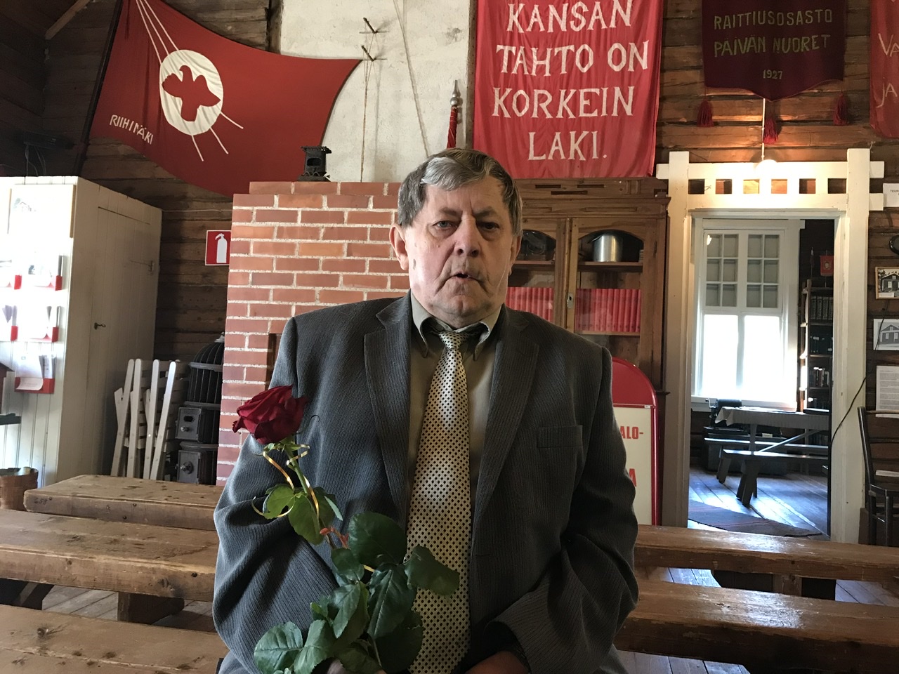 Pentti Auvinen SDP:n kunniajäseneksi
